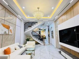 Cho thuê nguyên căn mt 120a nguyễn trãi, q5. dt 4x20m, 1 trệt, 3 lầu, 5 pn. giá 55 triệu/tháng