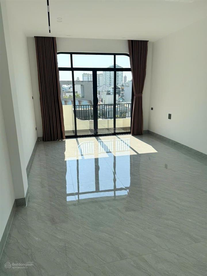 Mặt tiền 22a lý thường kiệt, quận 10. dt 3.8x17m, 1 trệt, 3 lầu, 5 pn, 6wc, giá 35 triệu/tháng