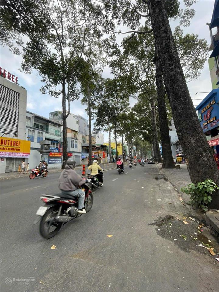Cho thuê nguyên căn mt 210a lý thường kiệt, q10. dt 4x20m, 1 trệt, 3 lầu, giá 49 triệu/tháng