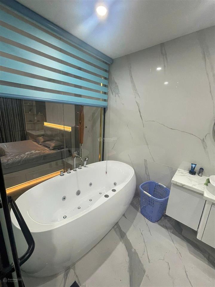 Cho thuê nguyên căn mt 210a lý thường kiệt, q10. dt 4x20m, 1 trệt, 3 lầu, giá 49 triệu/tháng