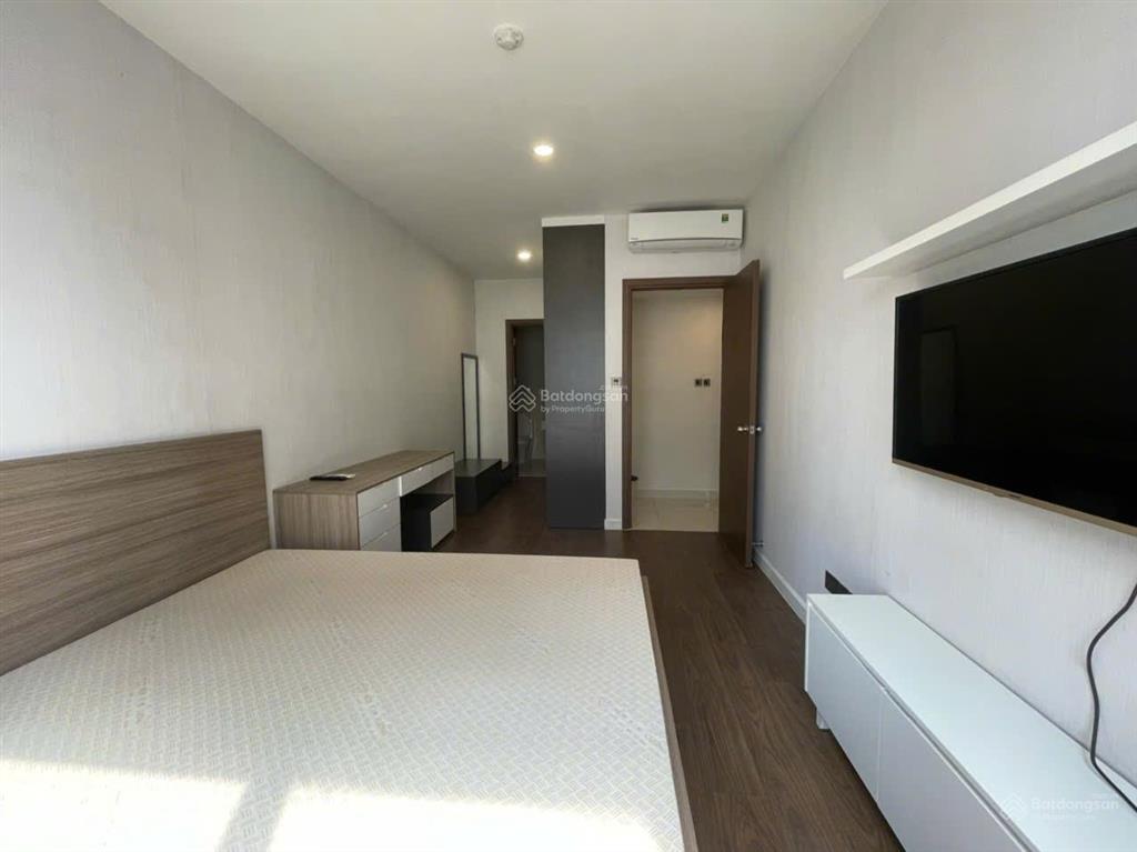 Căn hộ quận 4, 2pn sài gòn royal tầng cao view tây tứ trạch full nội thất giá 9 tỷ
