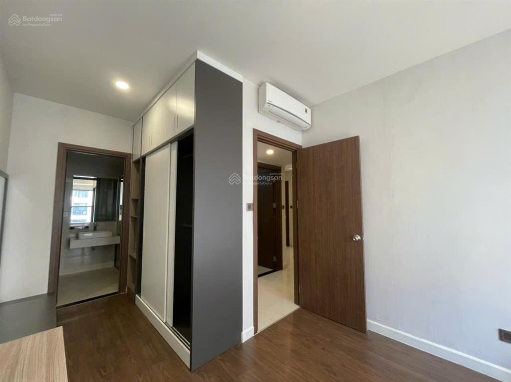 Căn hộ quận 4, 2pn sài gòn royal tầng cao view tây tứ trạch full nội thất giá 9 tỷ