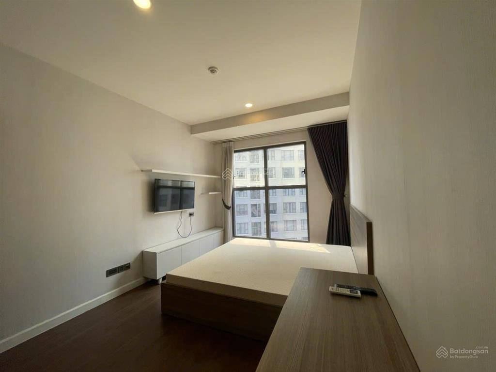 Căn hộ quận 4, 2pn sài gòn royal tầng cao view tây tứ trạch full nội thất giá 9 tỷ