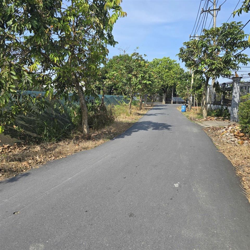 Bán gấp 1400m2 đất bệnh viện xuyên á. sát vinhomes hóc môn. sẵn 300m2 thổ cư. cách chợ chiều 400m