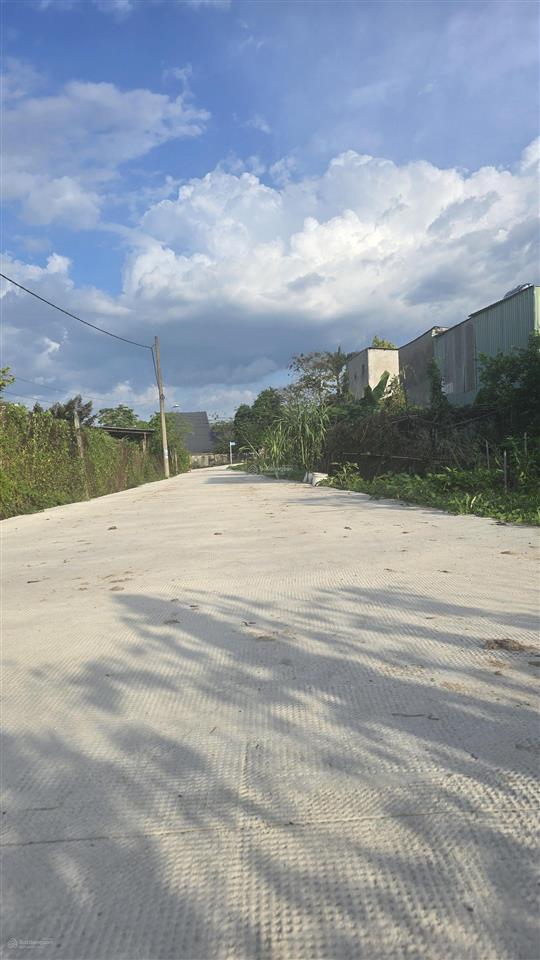 Bán gấp nhà vườn 3 mặt tiền ngay thị trấn củ chi. gần 2229m2 có 300m2 tc giá siêu rẻ
