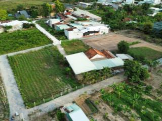 Bán gấp nhà vườn 3mặt tiền ngay thị trấn củ chi. 2230m2 300m2 tc giá siêu rẻ mạt