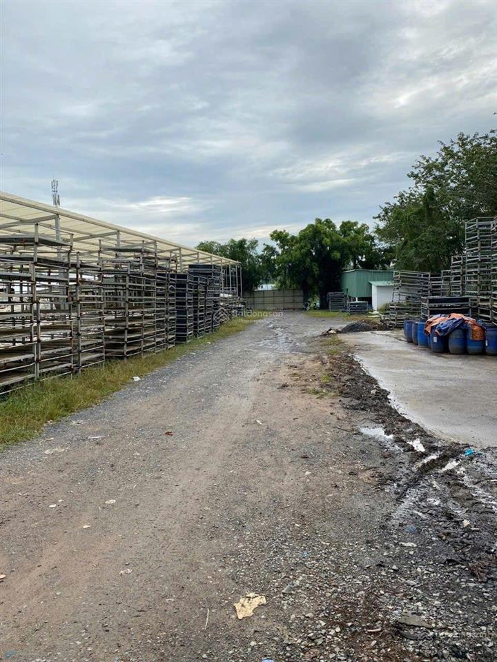 Bán gấp xưởng 3400m2. 2000m2 thổ cư. mặt tiền đường bến đình. xe công chạy 24/7