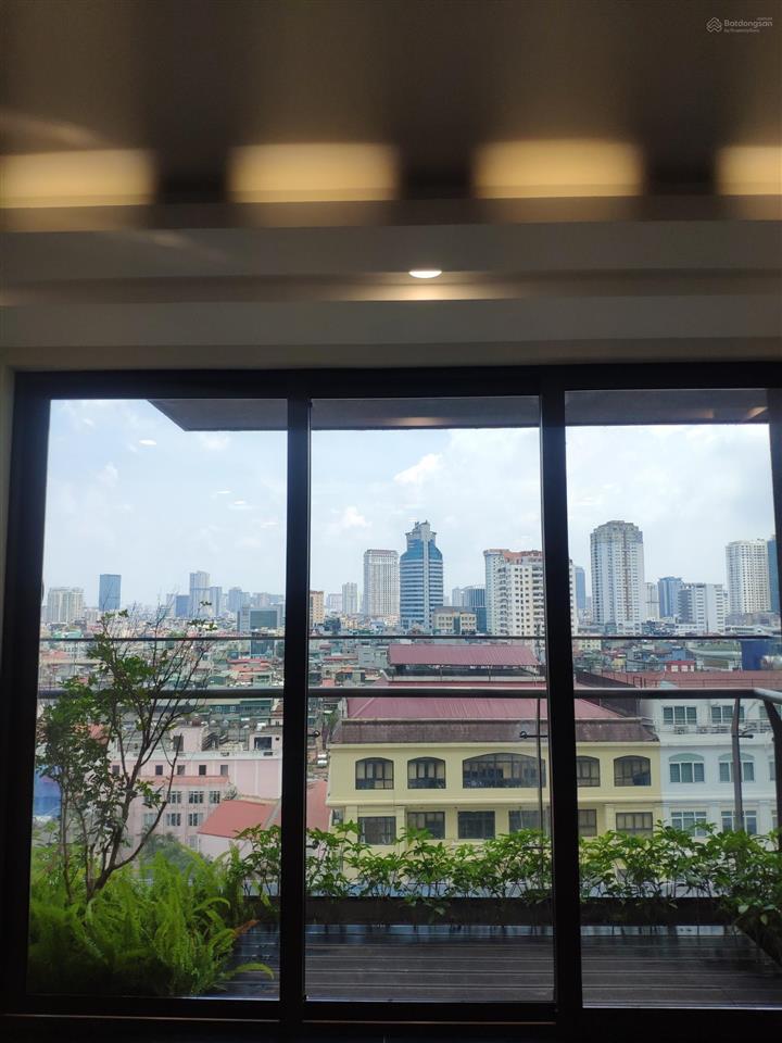 Cho thuê căn góc thương mại 3pn, 138m2, tầng trung hướng đẹp tại green diamond  93 láng hạ
