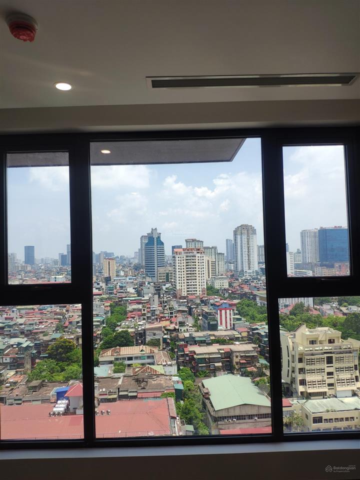 Cho thuê căn góc thương mại 3pn, 138m2, tầng trung hướng đẹp tại green diamond  93 láng hạ