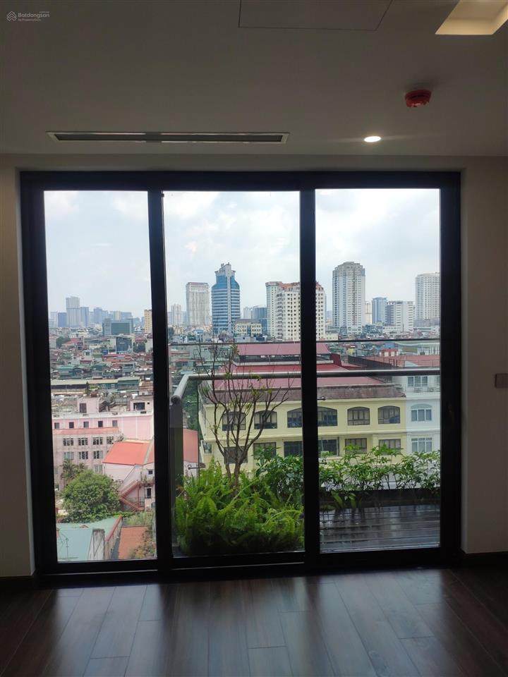 Cho thuê căn góc thương mại 3pn, 138m2, tầng trung hướng đẹp tại green diamond  93 láng hạ