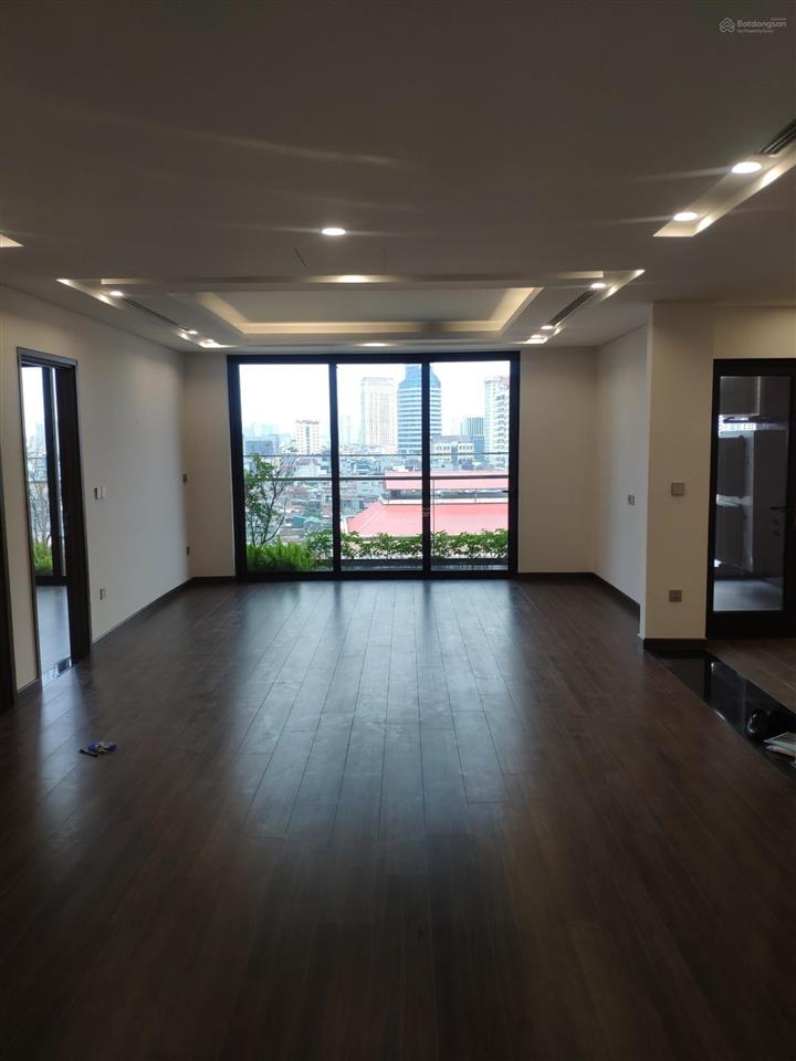 Cho thuê căn góc thương mại 3pn, 138m2, tầng trung hướng đẹp tại green diamond  93 láng hạ