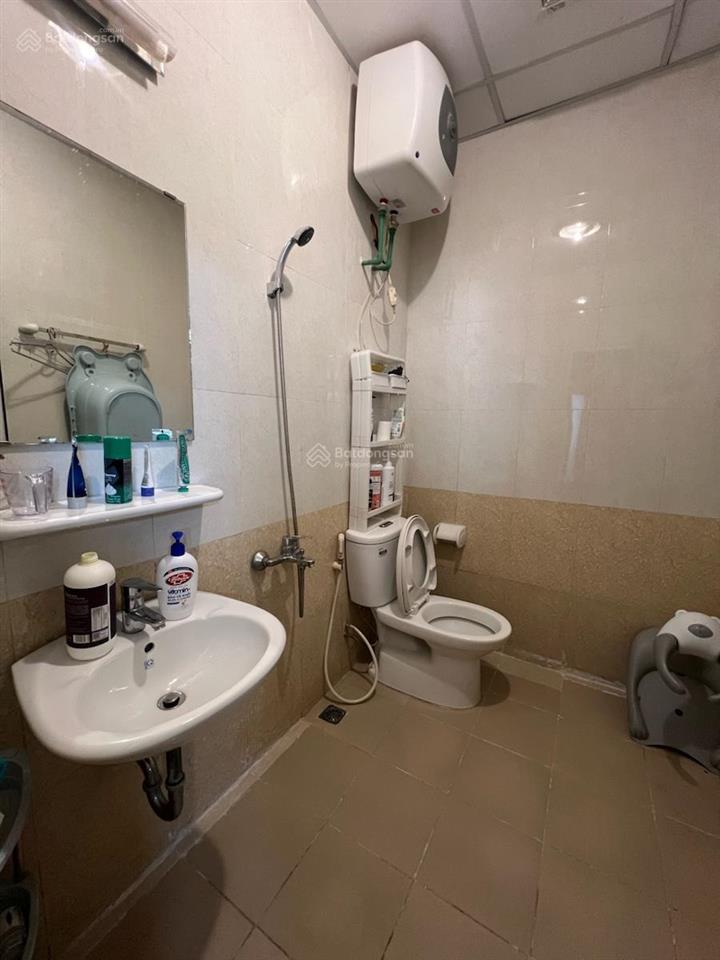 Bán căn hộ chung cư tầng 8, tòa a1, 80 hoàng đạo thành, kim giang, 70 m2, 2 ngủ, có sổ đỏ, 5,3 tỷ