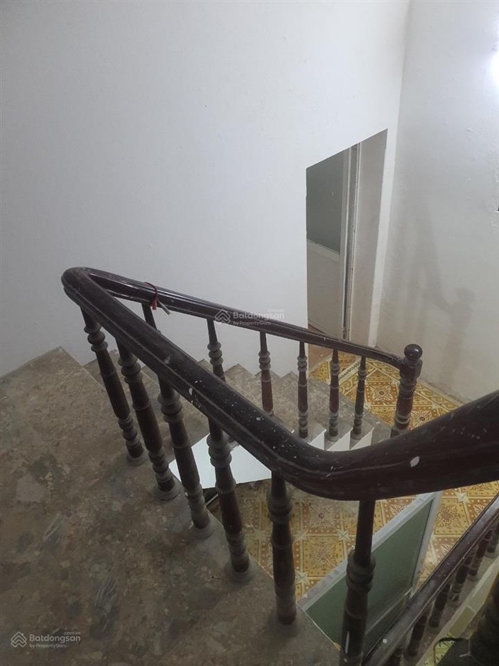 Cho thuê nhà ngõ 50 lĩnh nam, gần mặt phố 52m2, 4 phòng ngủ, giá 8 triệu