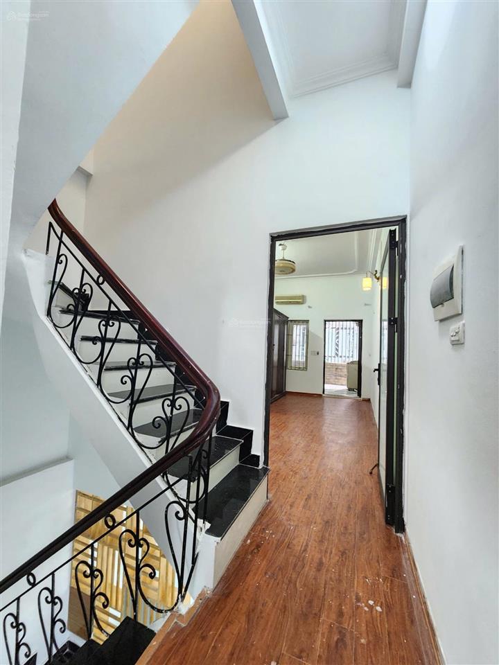Bán nhà phố tân mai, 52m2, 5 tầng, 2 mặt ngõ, ngõ thông, kinh doanh, ngõ 2,5m, giá 9,5 tỷ.