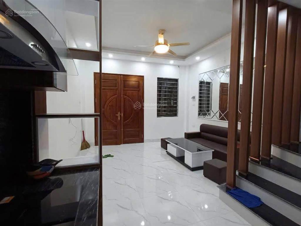 Bán nhà phố lĩnh nam, 27m2, 5 tầng, có sổ đỏ riêng, không quy hoạch, nhà mới, giá 5 tỷ.