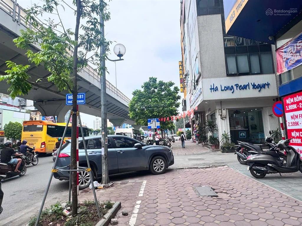 Cho thuê nhà làm văn phòng công ty, phố trường chinh, 350m2, ngõ ô tô 5m, ngõ thông, có thang máy.