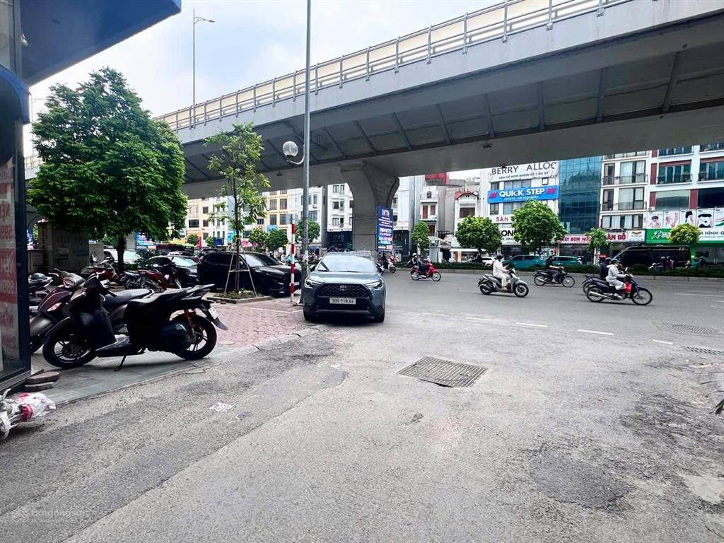 Cho thuê nhà làm văn phòng công ty, phố trường chinh, 350m2, ngõ ô tô 5m, ngõ thông, có thang máy.