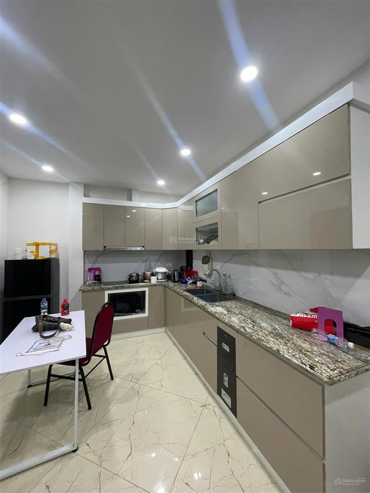 Bán nhà phố đỗ quang, trung hòa, cầu giấy. 60m2 6 tầng mặt tiền 5,2m. kd sầm uất. giá 35 tỷ