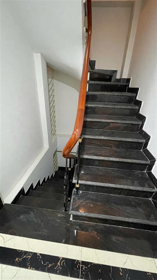 Bán nhà phố đỗ quang, trung hòa, cầu giấy. 60m2 6 tầng mặt tiền 5,2m. kd sầm uất. giá 35 tỷ