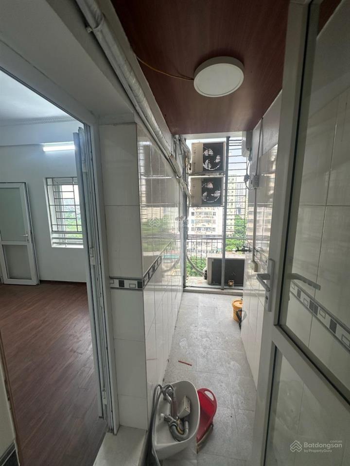 Cho thuê căn hộ chung cư b3a nam trung yên, cầu giấy. 55m2 2ngủ đồ cơ bản. giá 10 triệu/tháng