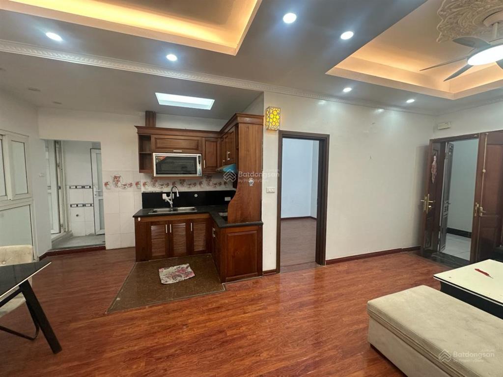 Cho thuê căn hộ chung cư b3a nam trung yên, cầu giấy. 55m2 2ngủ đồ cơ bản. giá 10 triệu/tháng
