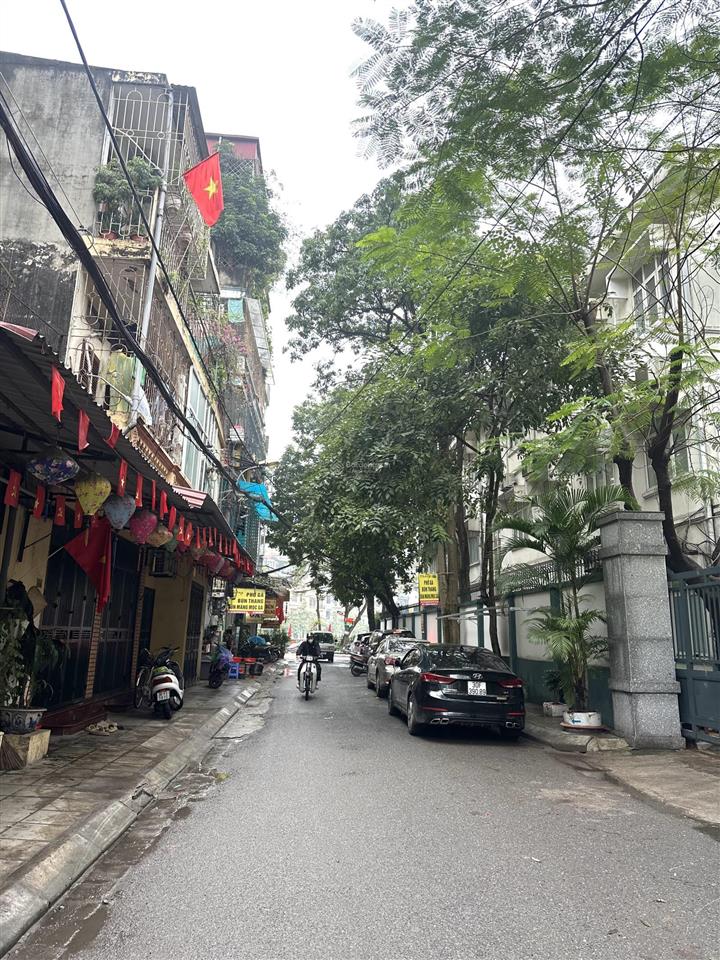 Bán nhà phân lô phố nguỵ như con tum thanh xuân. dt 32m2 6tầng thang máy. giá 13,8 tỷ.