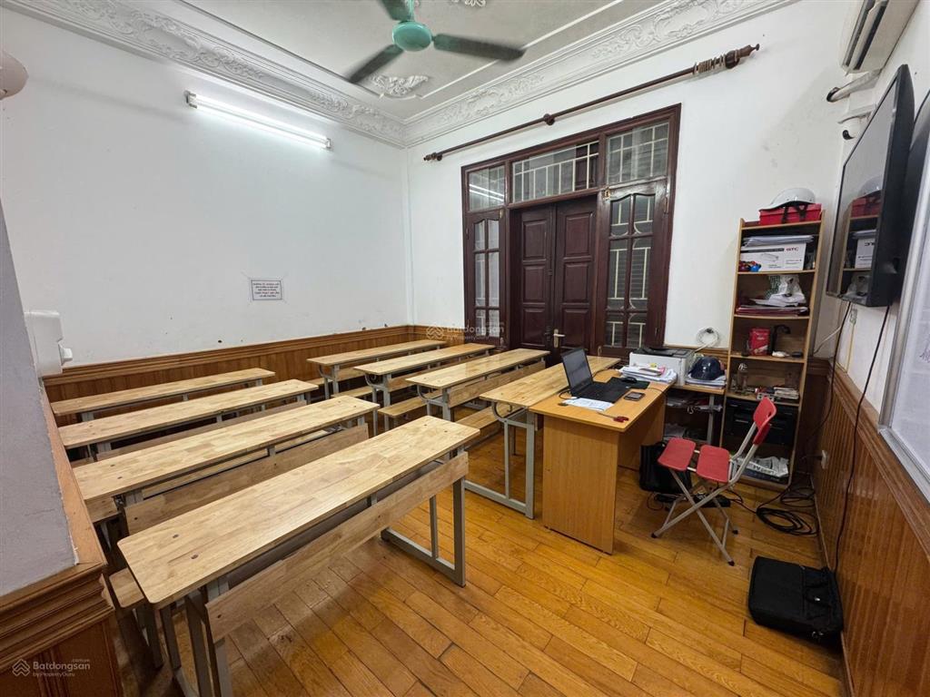 Cho thuê nhà riêng phố nghĩa đô, cầu giấy. 75m2 5 tầng. giá 25tr/tháng.  0912 259 ***