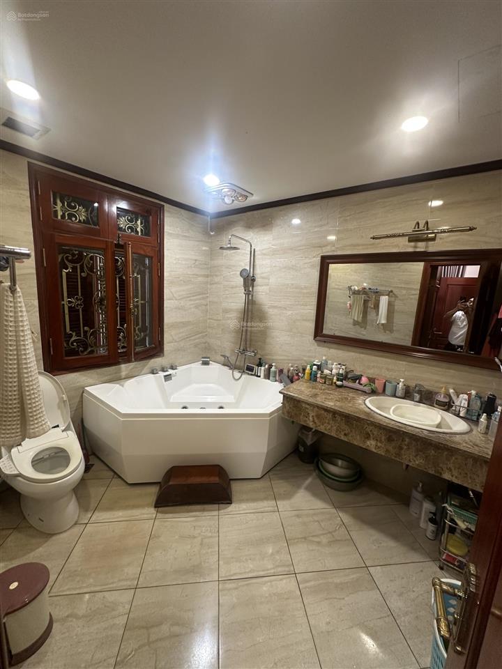 Bán biệt thự trung kính, cầu giấy. 160m2 4 tầng thang máy mặt tiền 12,5m. giá 75 tỷ