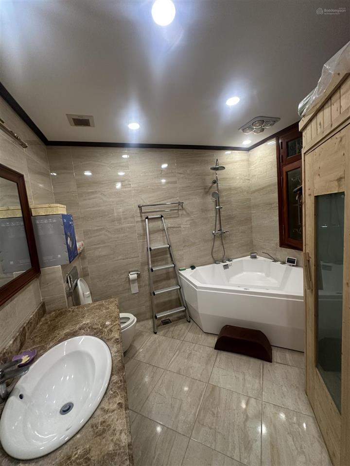 Bán biệt thự trung kính, cầu giấy. 160m2 4 tầng thang máy mặt tiền 12,5m. giá 75 tỷ