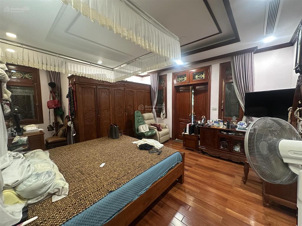Bán biệt thự trung kính, cầu giấy. 160m2 4 tầng thang máy mặt tiền 12,5m. giá 75 tỷ