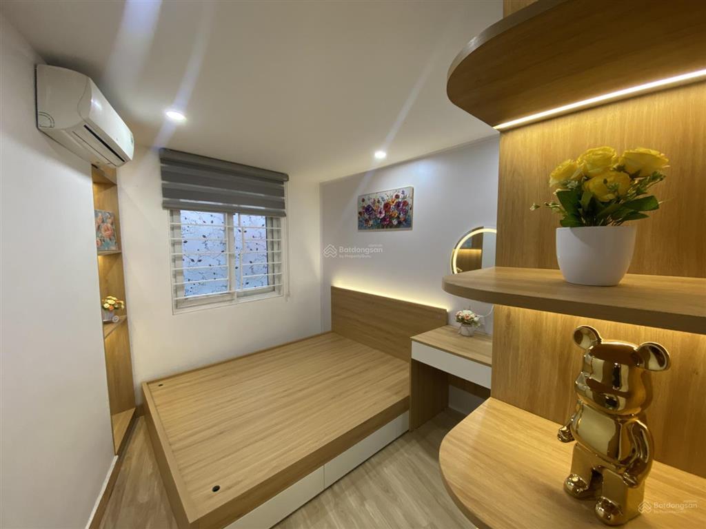 Chính chủ bán chỉ 1,550 tỷ, căn 2 pn, phố thái thịnh  đống đa. căn góc thoáng sáng