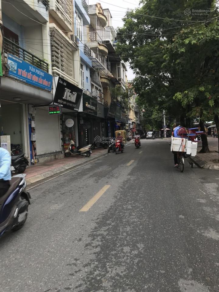 Chính chủ bán nhà lô góc khu phân lô hoàng quốc việt, 61m1 giá 26,9 tỷ nhìn ra vườn hoa ô tô tránh