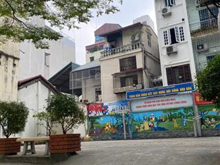 Chính chủ bán nhà lô góc khu phân lô hoàng quốc việt, 61m1 giá 26,9 tỷ nhìn ra vườn hoa ô tô tránh