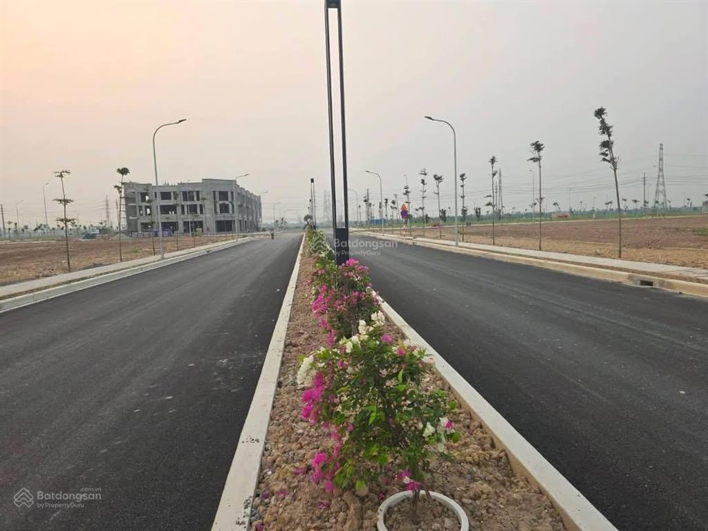 Chính chủ cần tiền gấp bán 2000 m2 công nghiệp telin kim bài giá 7.5 tr/ m2.  0904 588 ***
