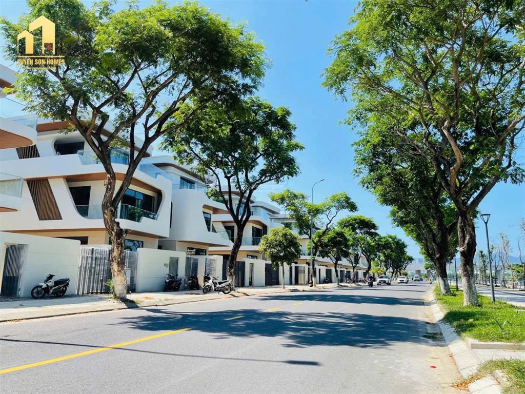Chủ kẹt tiền bán gấp căn biệt thự mặt sông elysia đường thăng long