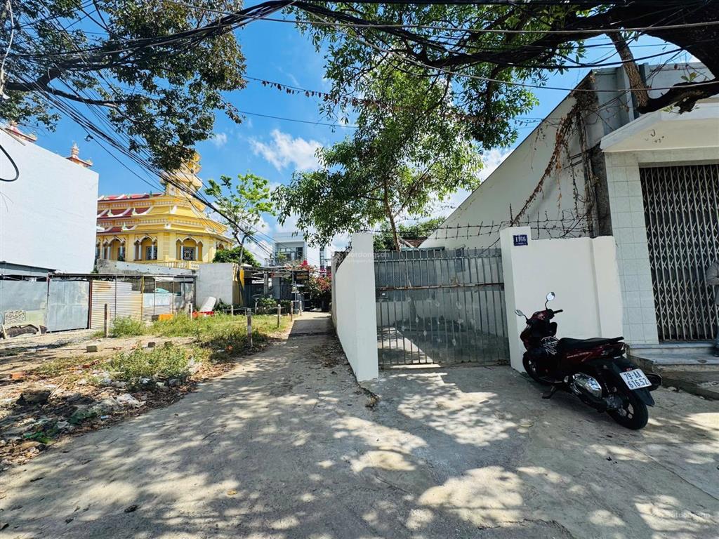 Chính chủ bán nhà + đất mặt tiền đường 23/10  nha trang