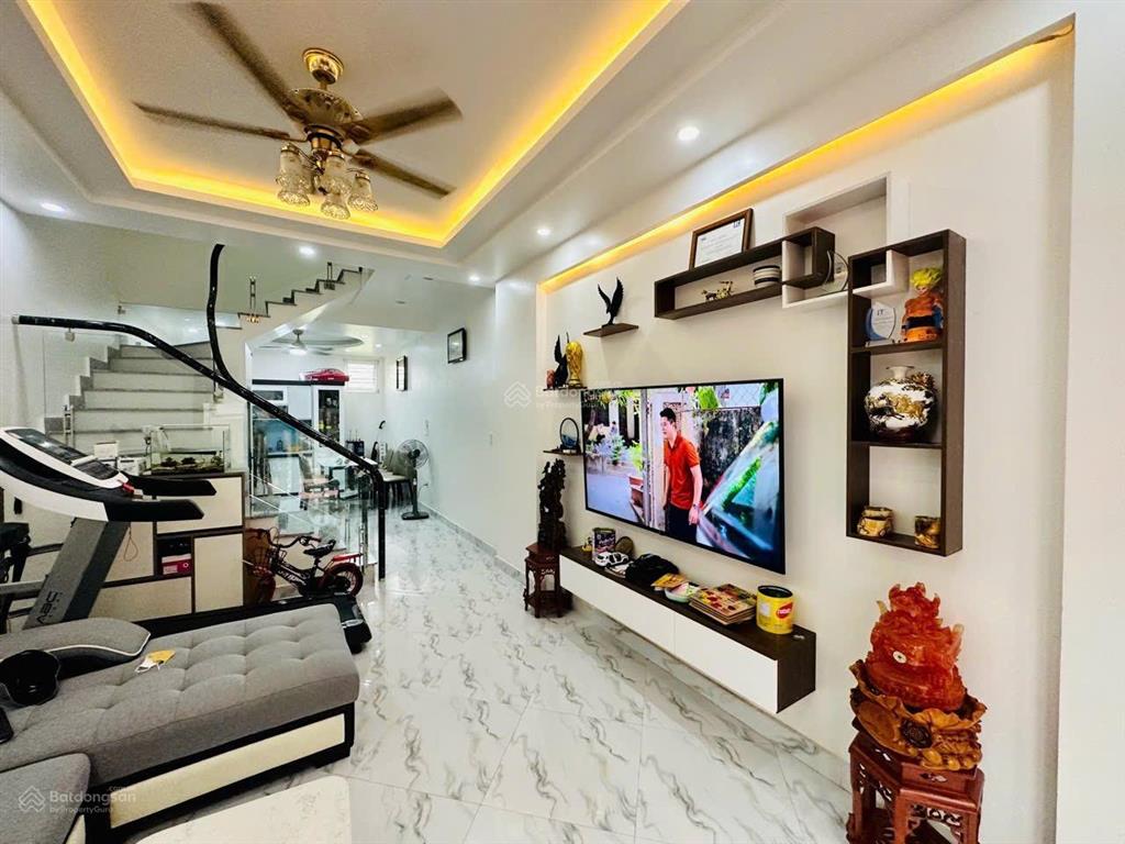 Cho thuê nhà riêng 3 tầng mới, full nội thất