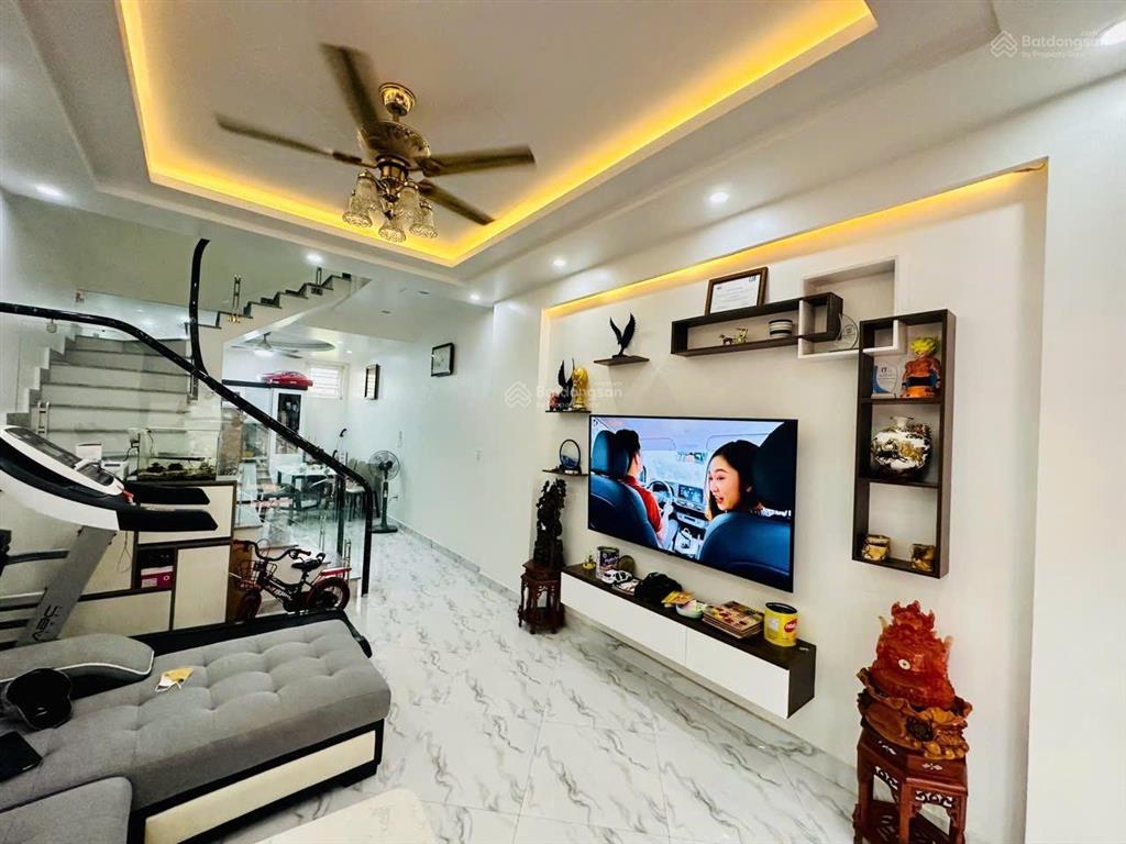 Cho thuê nhà riêng 3 tầng mới, full nội thất