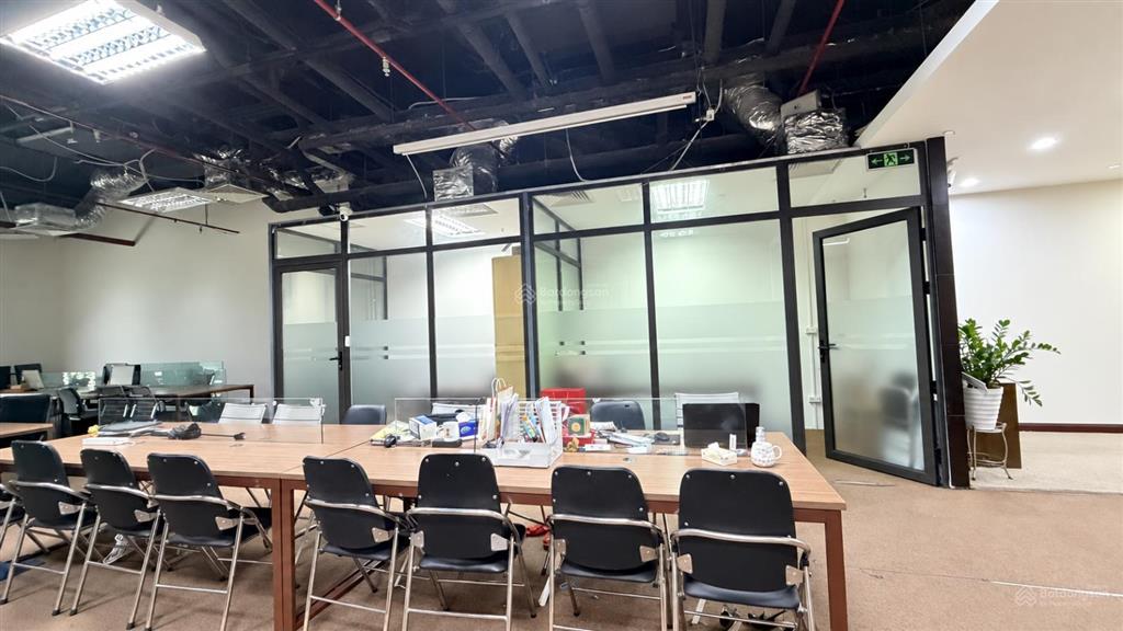 Cho thuê 98m2 văn phòng hạng a tại tòa r3, vinhomes royal city, 72 nguyễn trãi, thanh xuân
