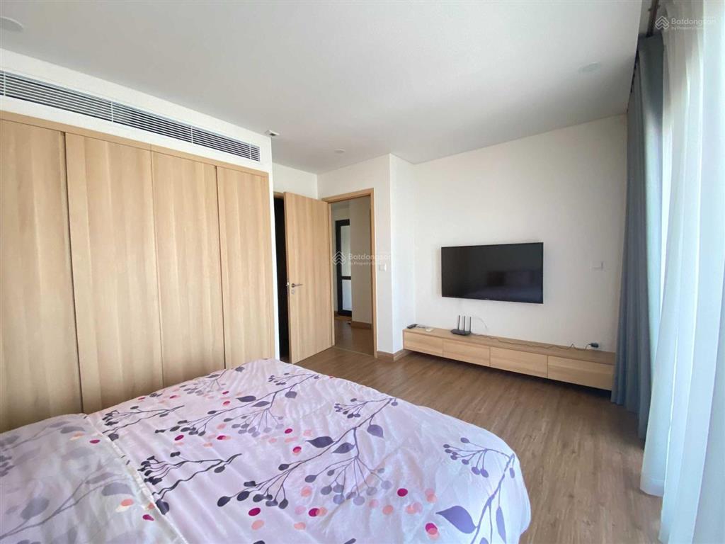 Hiếm! cho thuê căn hộ góc 3 phòng ngủ đủ đồ trục đẹp tòa sky park cầu giấy 26 triệu
