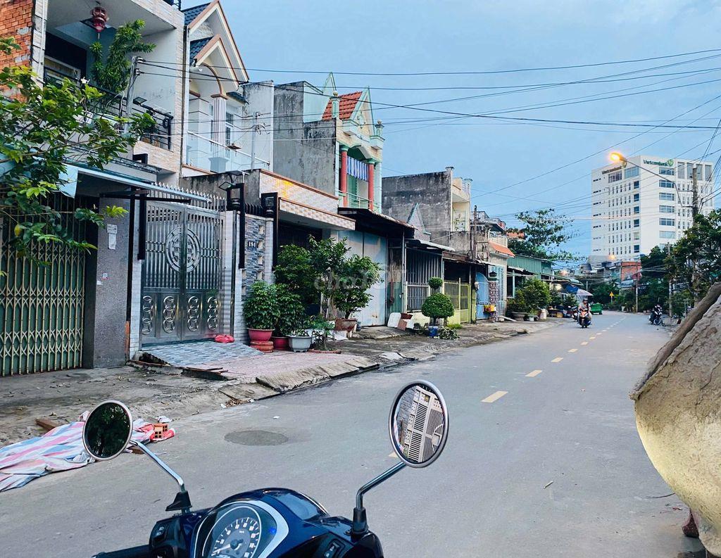 Nhà mặt Huỳnh Châu Sổ - Thị Trấn Bến Lức 2ty600
