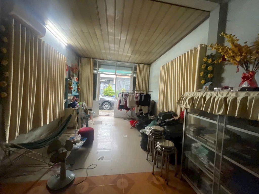 Nhà mặt Huỳnh Châu Sổ - Thị Trấn Bến Lức 2ty600