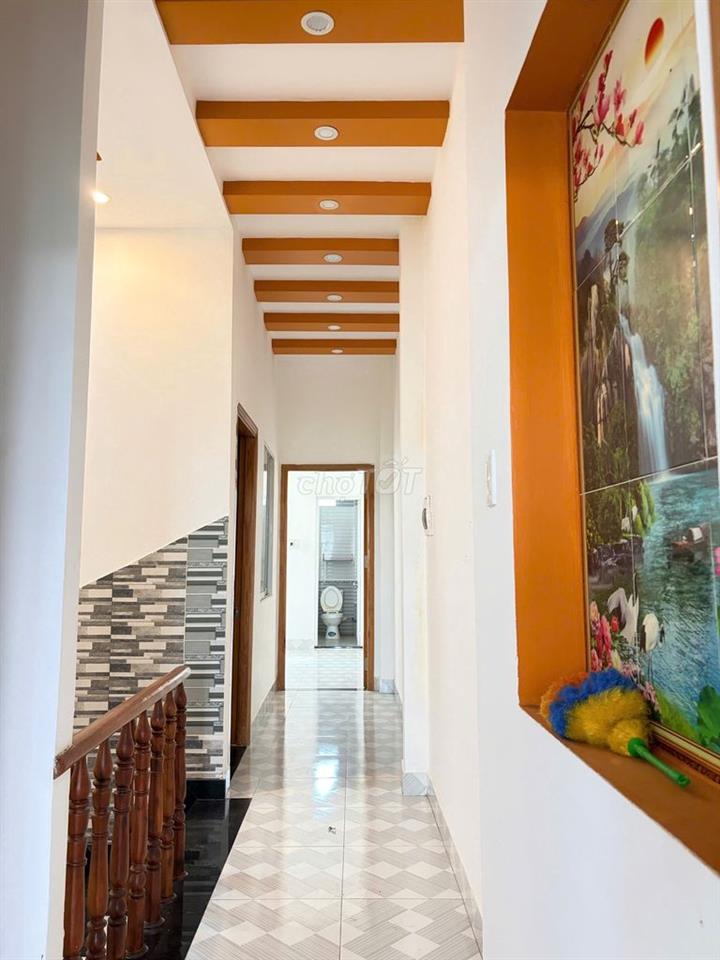 NHÀ 1LẨU GIÁP RANH THỊ TRẤN BẾN LỨC 1 tỷ  880