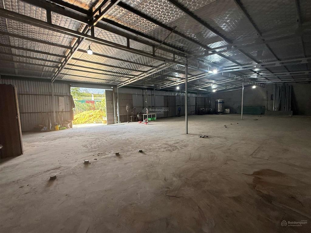 Cho thuê kho tại phố xốm, phú lương 250m2, xe tải 810 tấn. giá 1x triệu/tháng