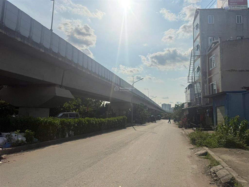 Cho thuê kho phố xốm, đường depot phú lương xe 10 tấn vào tận nơi dt 120m2. giá 9 tr/tháng.