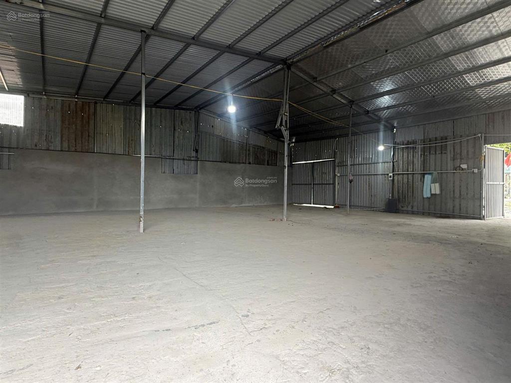 Cho thuê kho phố xốm, đường depot phú lương xe 10 tấn vào tận nơi dt 120m2. giá 9 tr/tháng.
