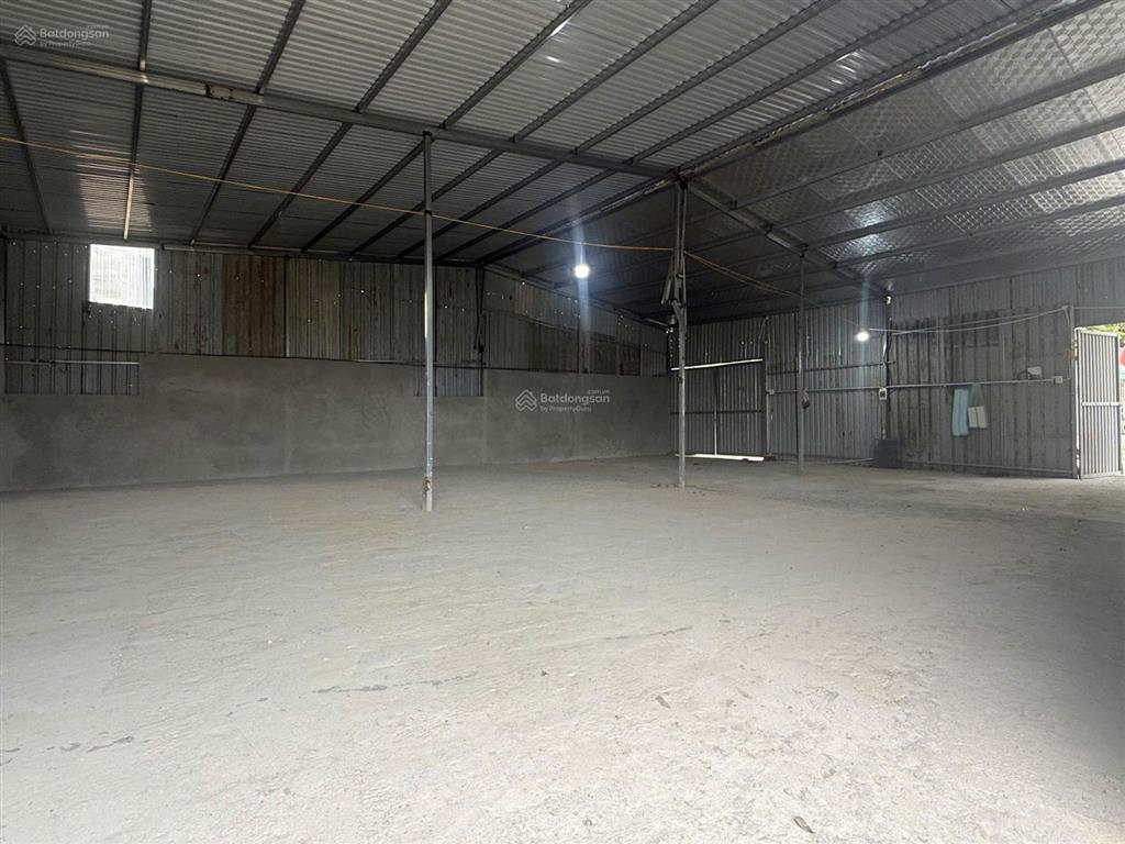 Cho thuê kho phố xốm, đường depot phú lương xe 10 tấn vào tận nơi dt 120m2. giá 9 tr/tháng.