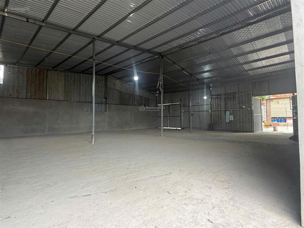Cho thuê kho phố xốm, đường depot phú lương xe 10 tấn vào tận nơi dt 120m2. giá 9 tr/tháng.