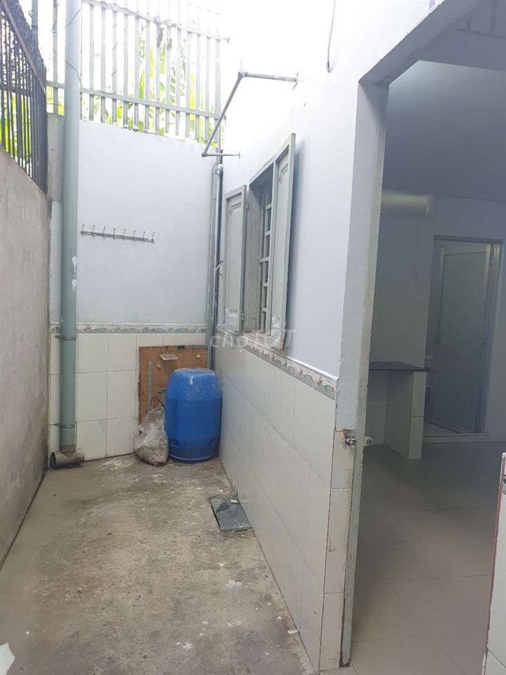 PHÒNG CAO CẤP CUỐI DÃY 25m² MÁY LẠNH NGAY LÃ XUÂN OAI KHU CNC Q9
