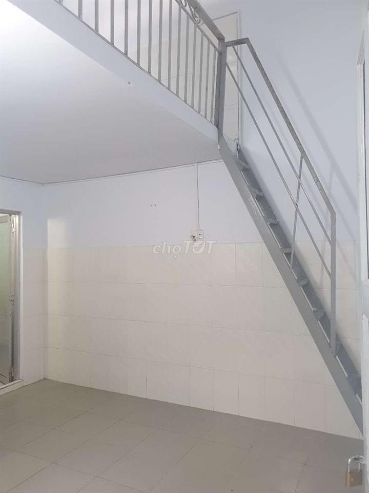 PHÒNG CAO CẤP CUỐI DÃY 25m² MÁY LẠNH NGAY LÃ XUÂN OAI KHU CNC Q9
